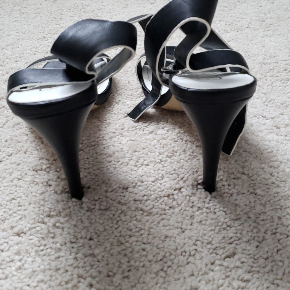 Heels - Picture 3 of 4
